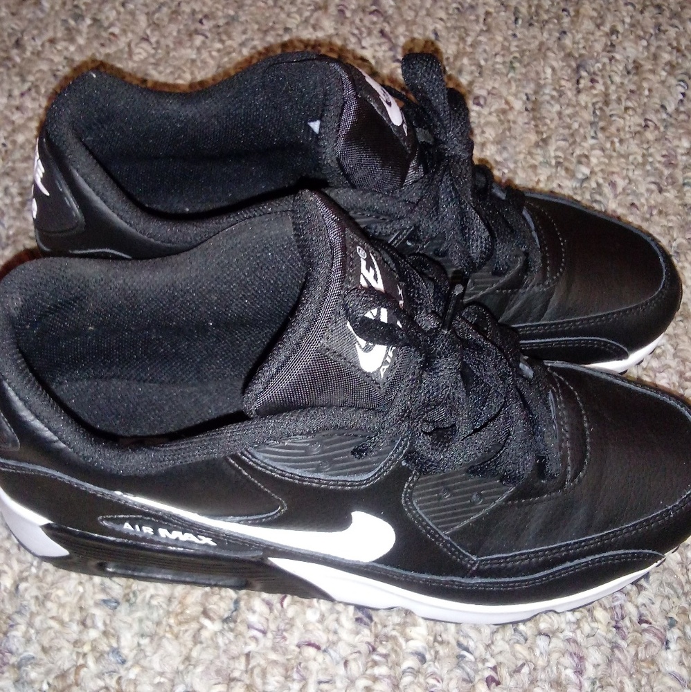 Shoe - Picture 2 of 2